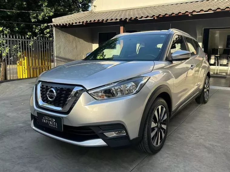 Nissan Kicks Prata 3