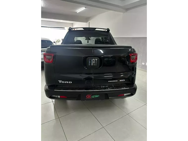 Fiat Toro Preto 6