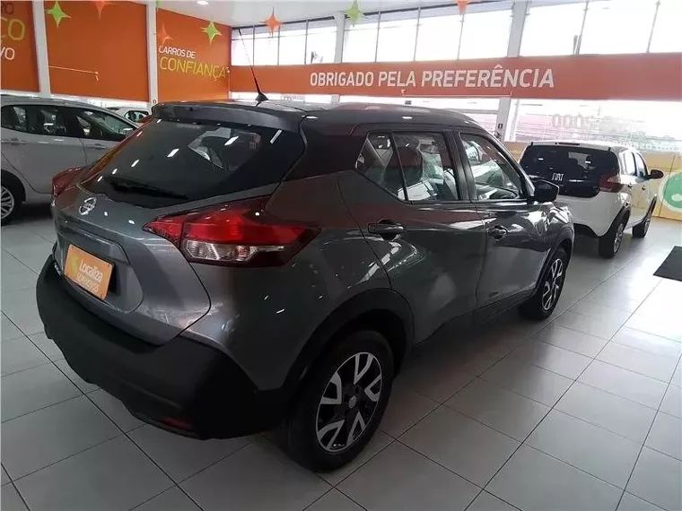 Nissan Kicks Cinza 5