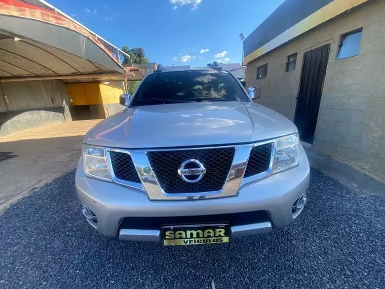 Nissan Frontier Prata 6