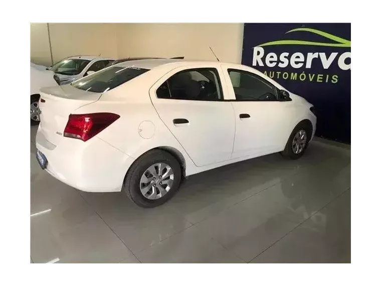 Chevrolet Onix Branco 2