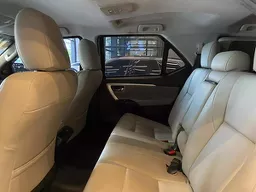 Toyota Hilux SW4