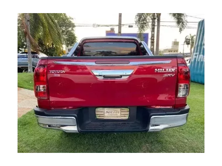 Toyota Hilux Vermelho 2