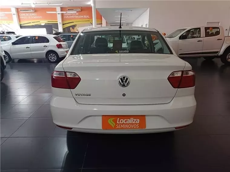 Volkswagen Voyage Branco 6