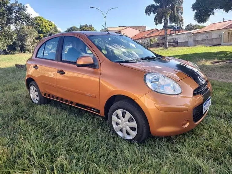 Nissan March Laranja 4