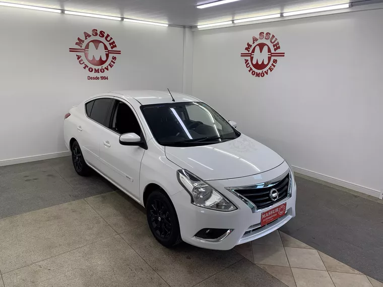 Nissan Versa Branco 4