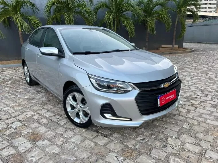 Chevrolet Onix Prata 10