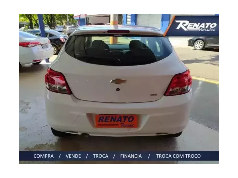 Chevrolet Onix Branco 5