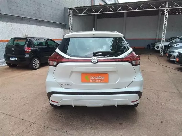 Nissan Kicks Branco 6