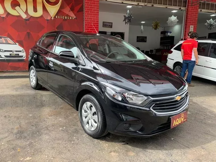 Chevrolet Onix Preto 7