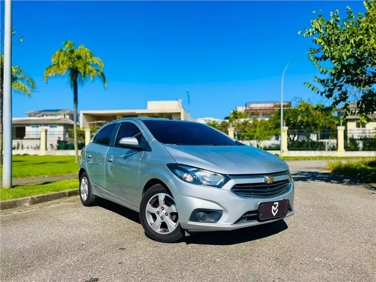 Chevrolet Onix Prata 8