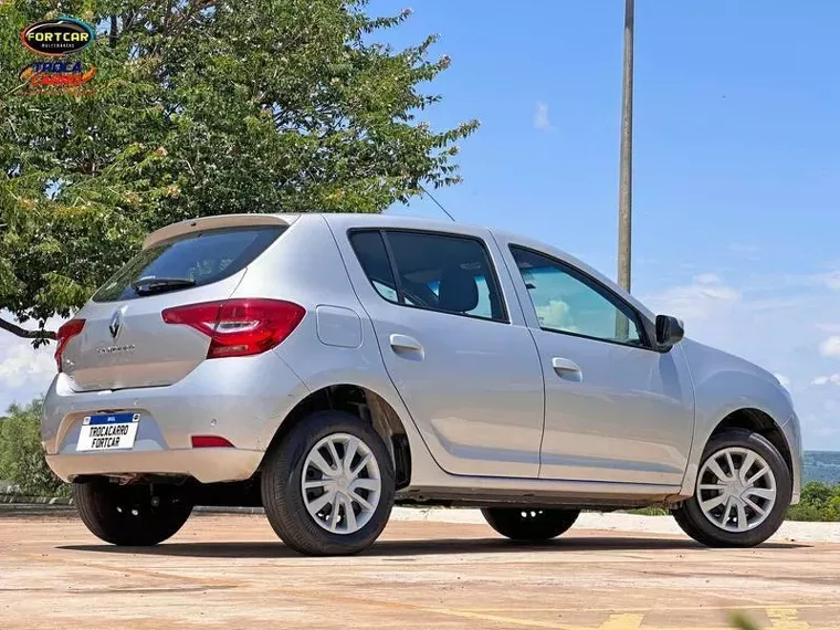 Renault Sandero Prata 6