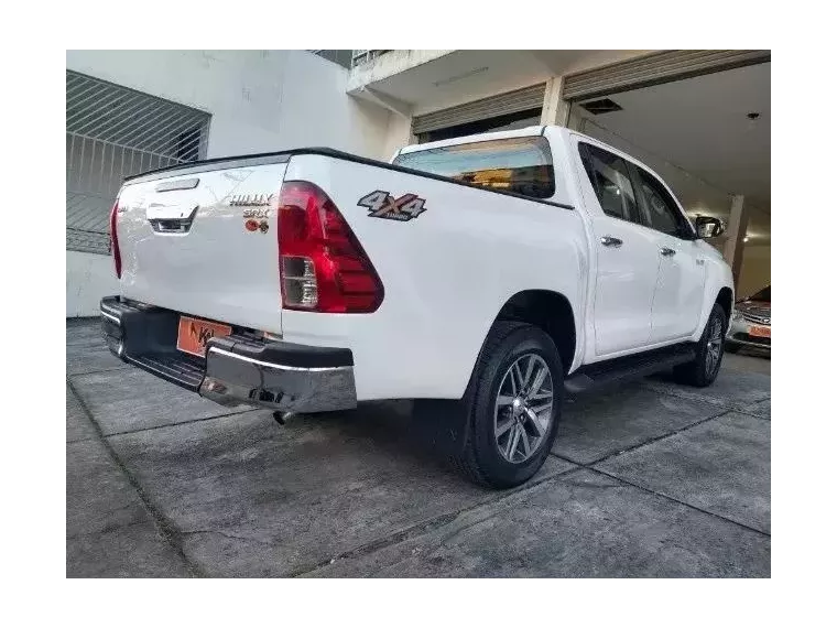 Toyota Hilux Branco 2