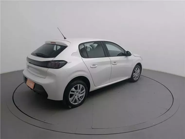 Peugeot 208 Branco 17