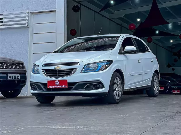 Chevrolet Onix Branco 11