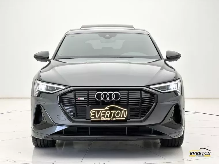 Audi E-tron Cinza 8