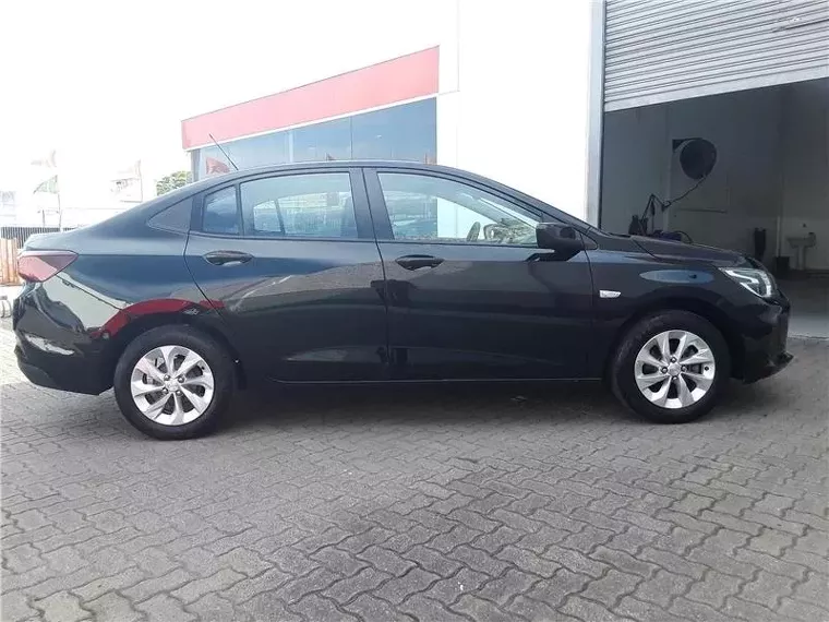 Chevrolet Onix Preto 6