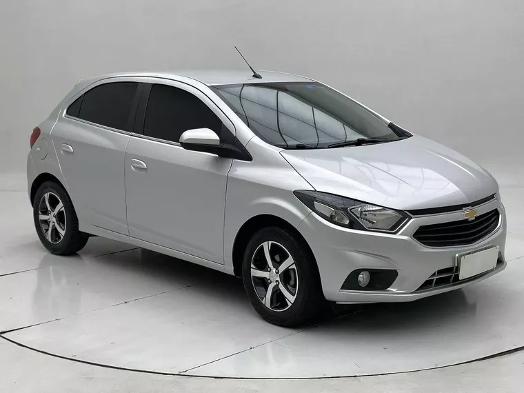 Chevrolet Onix Prata 7