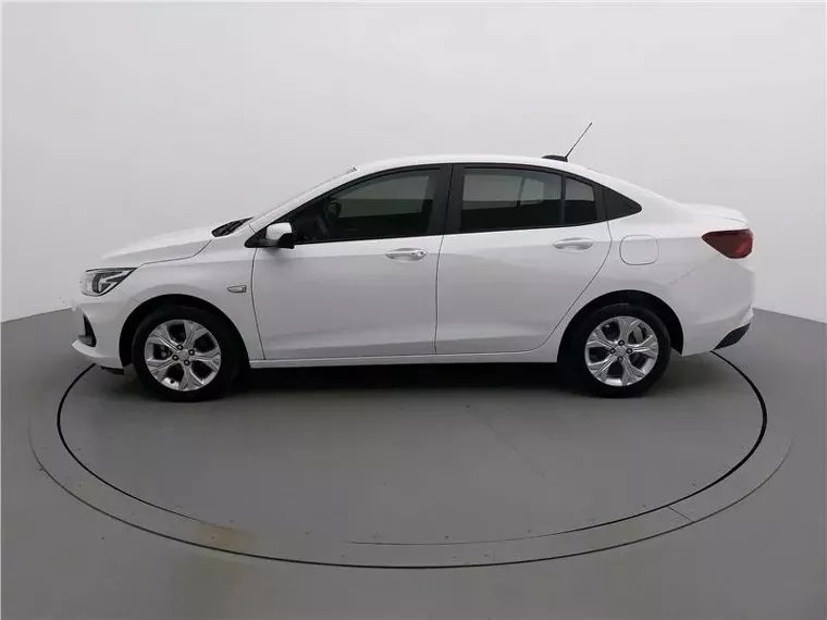 Chevrolet Onix Branco 13