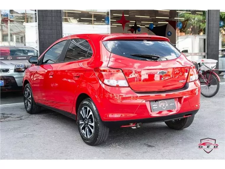 Chevrolet Onix Vermelho 13