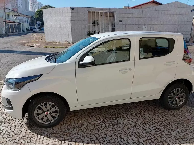 Fiat Mobi Branco 12