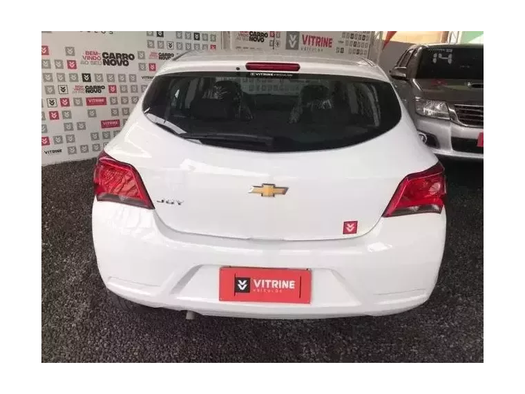 Chevrolet Onix Branco 1