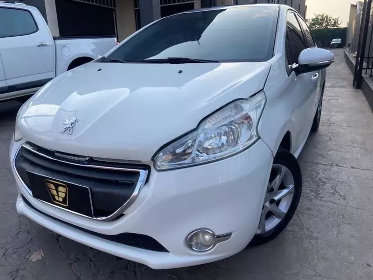 Peugeot 208 Branco 8