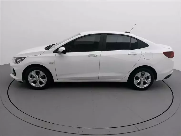 Chevrolet Onix Branco 16