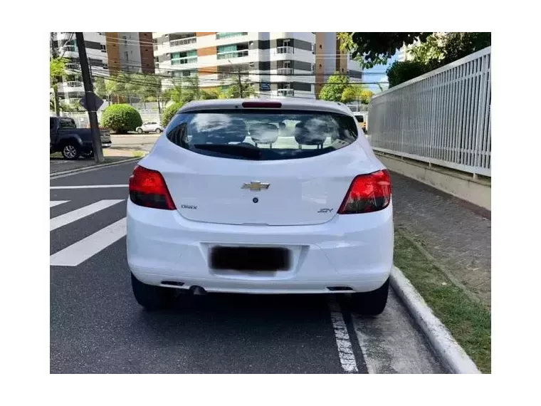 Chevrolet Onix Branco 7