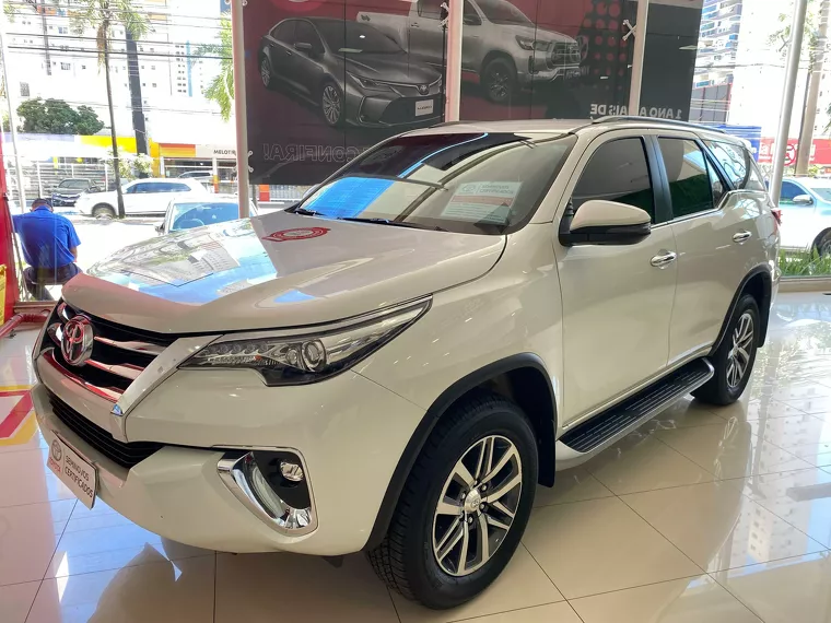 Toyota Hilux SW4 Branco 9