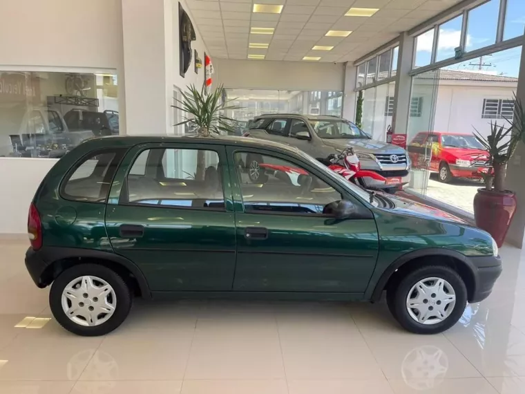 Chevrolet Corsa Verde 1