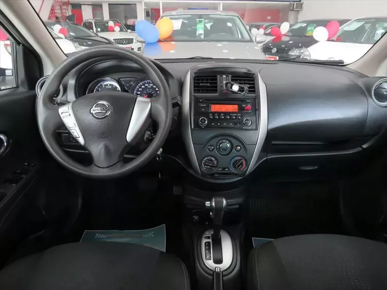 Nissan Versa Branco 7