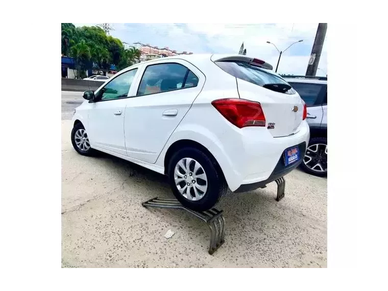 Chevrolet Onix Branco 7