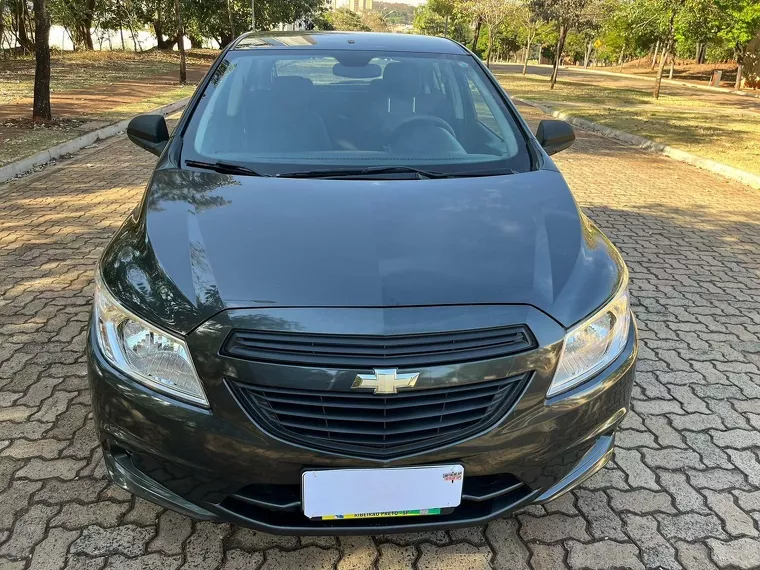 Chevrolet Onix Cinza 5