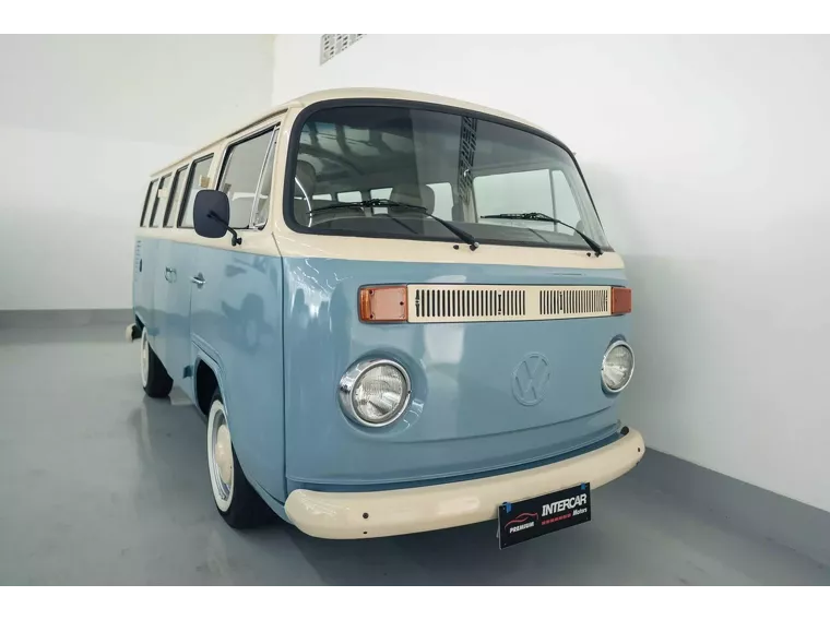 Volkswagen Kombi Azul 10