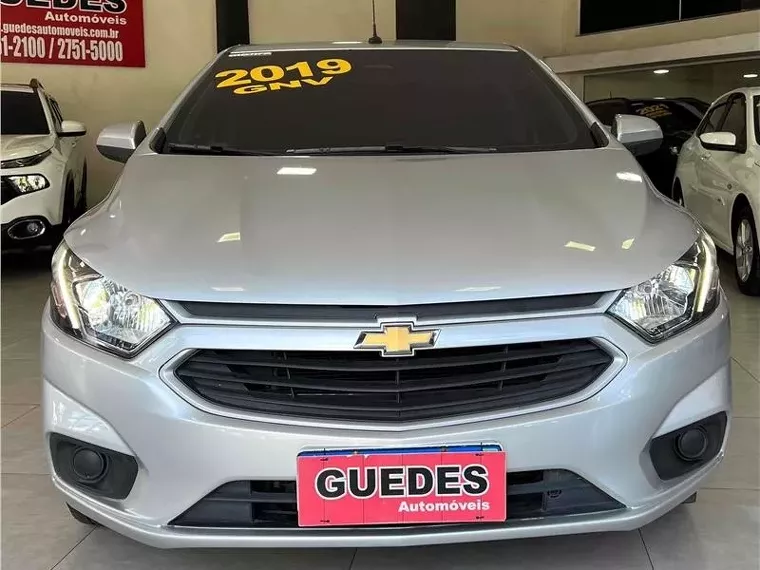 Chevrolet Onix Prata 2