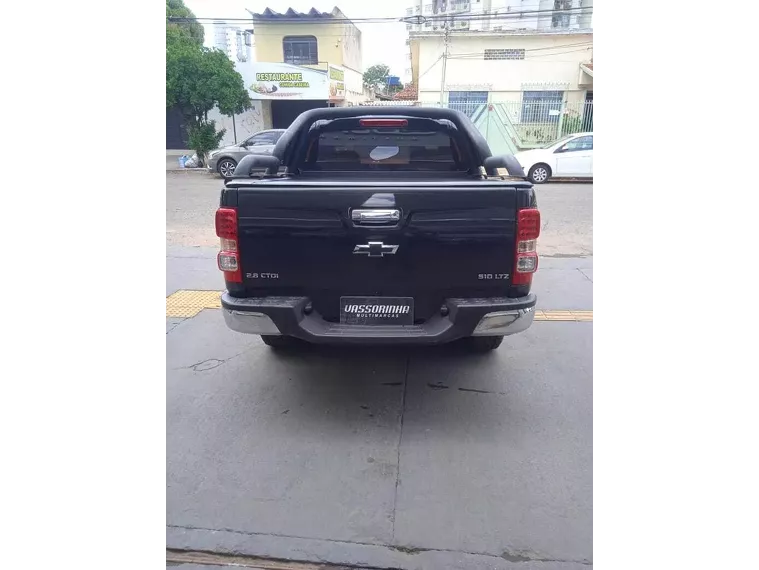 Chevrolet S10 Preto 22