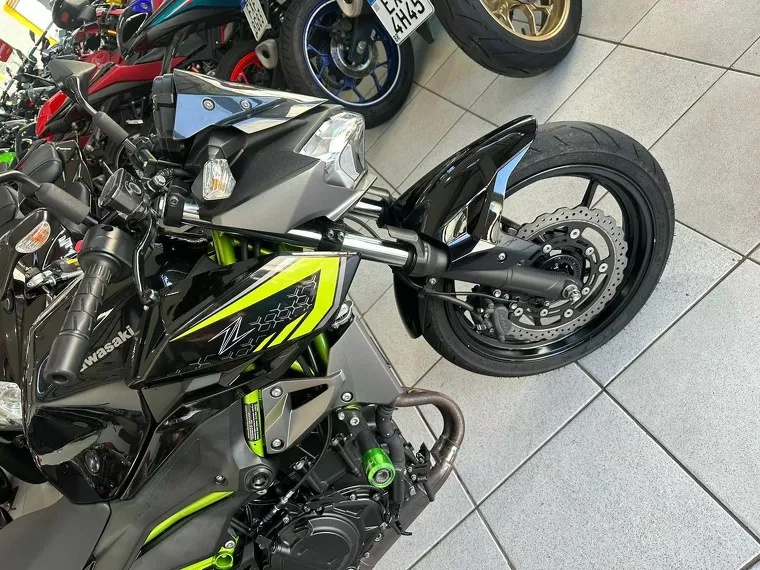 Kawasaki Z Cinza 2