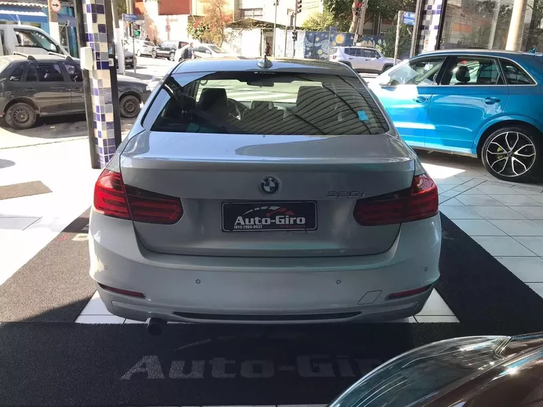 BMW 320i Prata 11