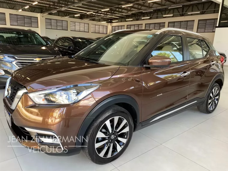 Nissan Kicks Marrom 16