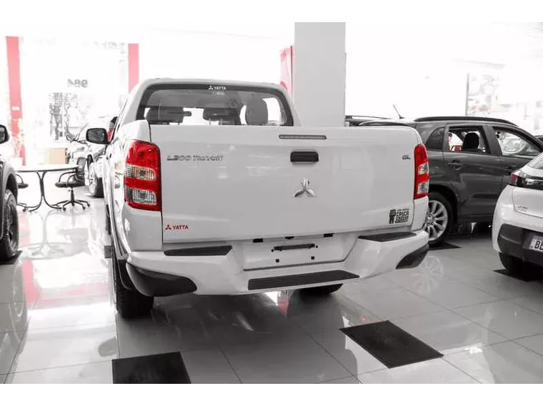 Mitsubishi L200 Triton Branco 5