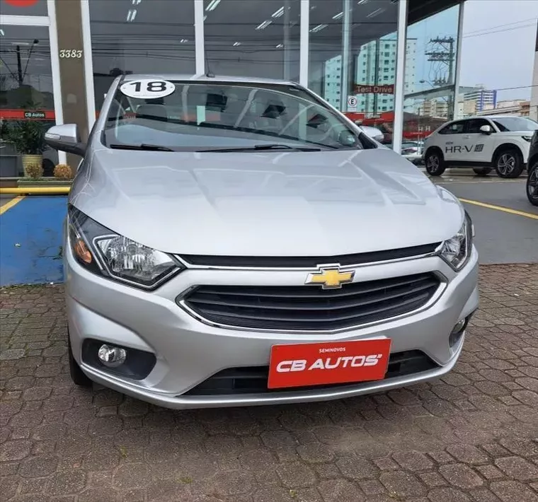 Chevrolet Onix Prata 2