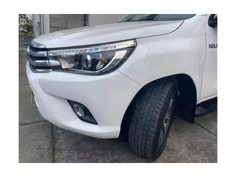 Toyota Hilux Branco 7