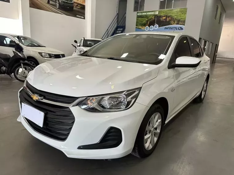 Chevrolet Onix Branco 1