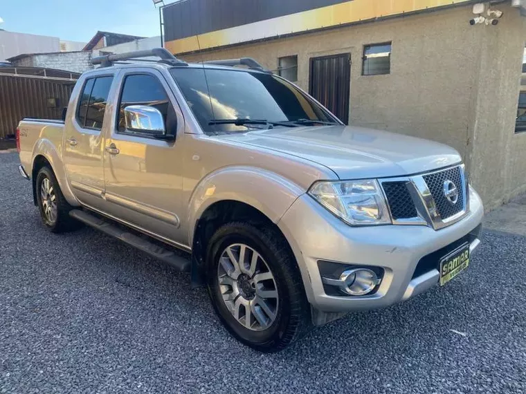 Nissan Frontier Prata 1