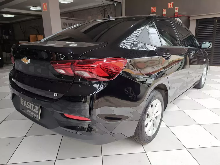 Chevrolet Onix Preto 2