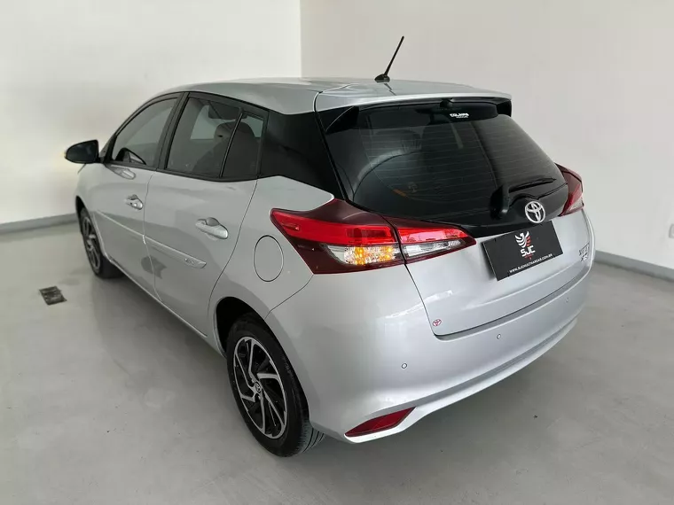 Toyota Yaris Prata 14