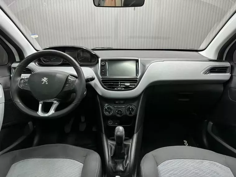 Peugeot 208 Branco 12