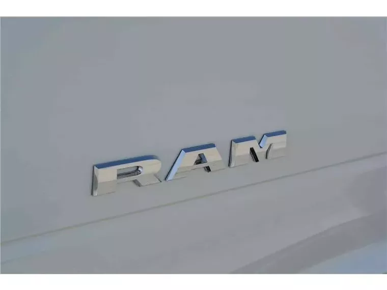 RAM 2500 Branco 1