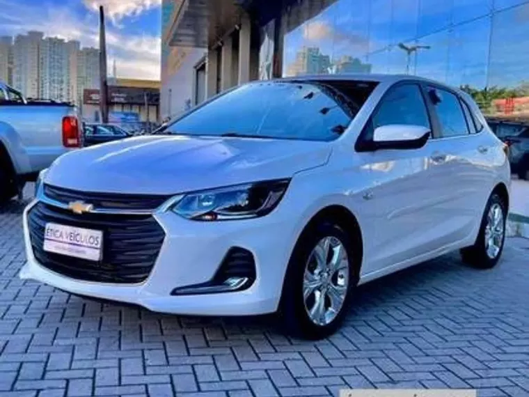 Chevrolet Onix Branco 1